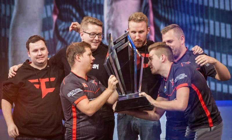 TT.huanfeng当前出场数299，距离300场成就仅差1场。 JDG.Kanavi当前胜场数199，距离200胜成就仅差1胜