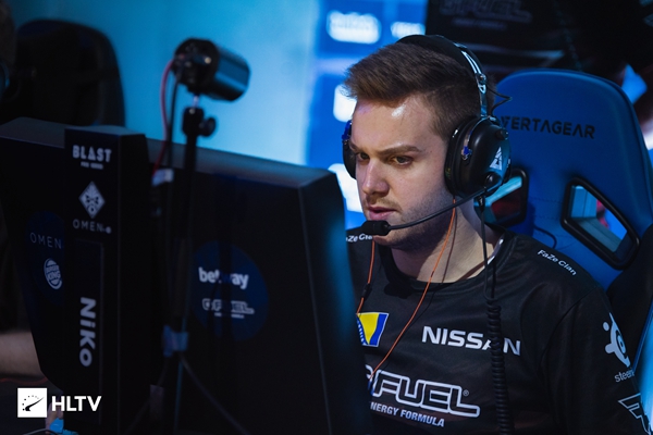 s1mple ：比赛期间在死亡时打开steam是否被允许？